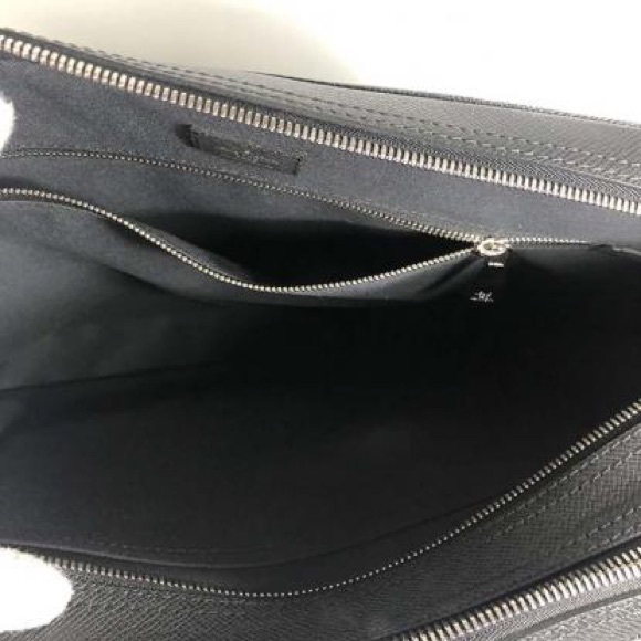 New Louis Vuitton Porte Documents Black Taiga bag - Picture 6 of 8